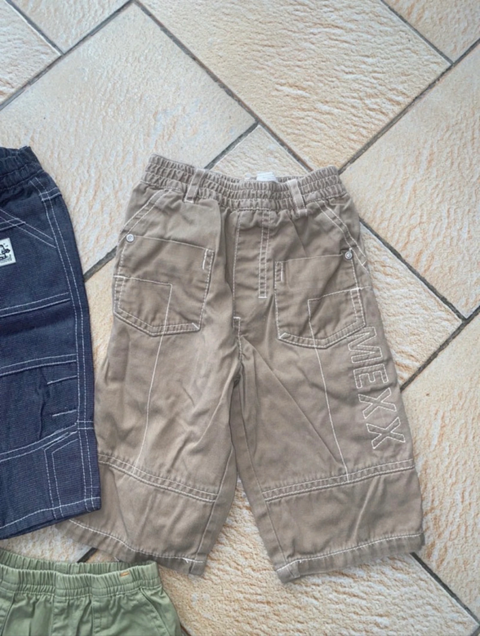 Lot de 2 pantalons et 1 short 6 mois  – photo 3